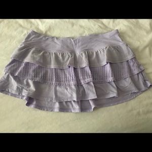 Super adorable pleated run in skirt